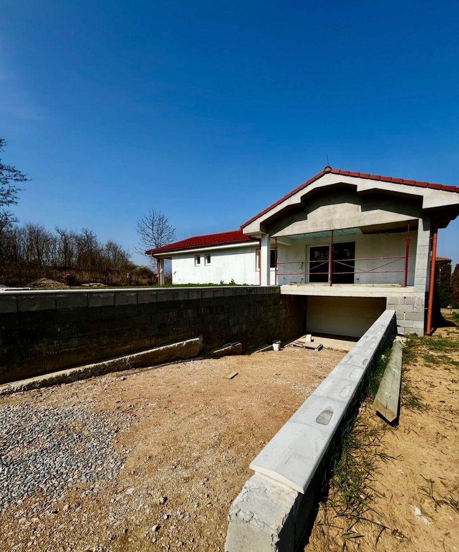 4-izbový rodinný dom s garážou a krásnym výhľadom na Zobor