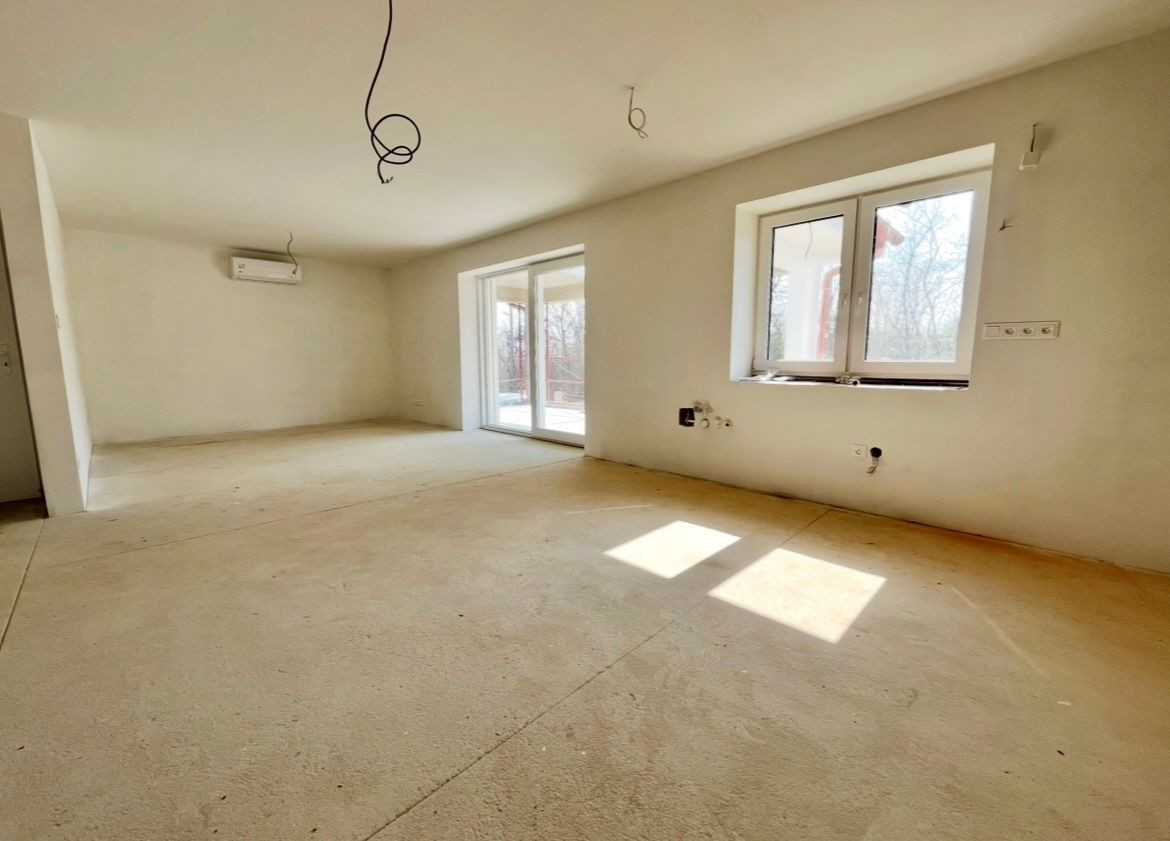 4-izbový rodinný dom s garážou a krásnym výhľadom na Zobor