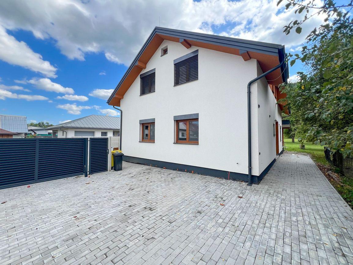 Prenájom | 6-izbový rodinný dom, Dolný Hričov 