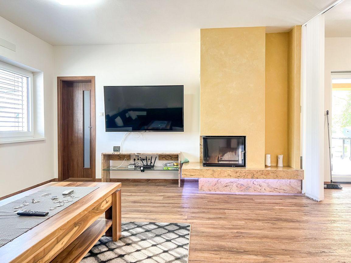 Prenájom | 6-izbový rodinný dom, Dolný Hričov 