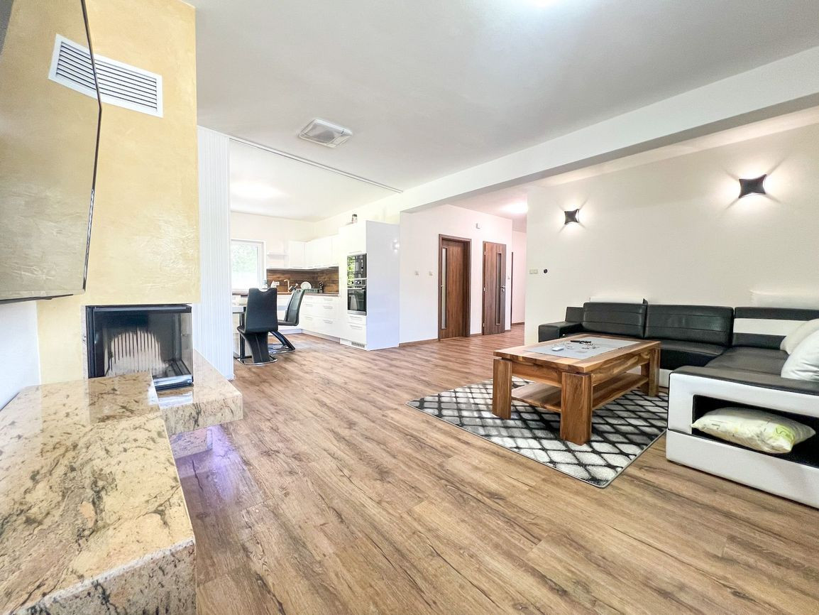 Prenájom | 6-izbový rodinný dom, Dolný Hričov 