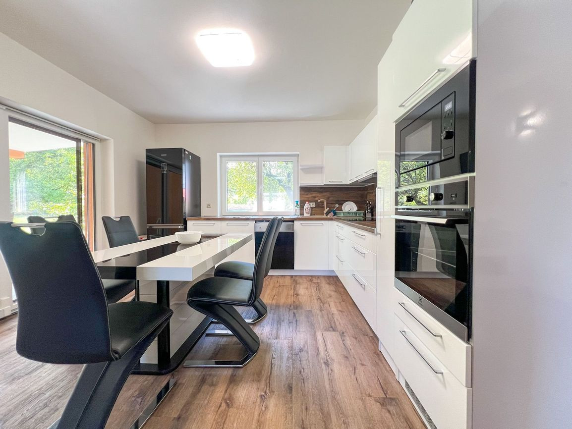 Prenájom | 6-izbový rodinný dom, Dolný Hričov 