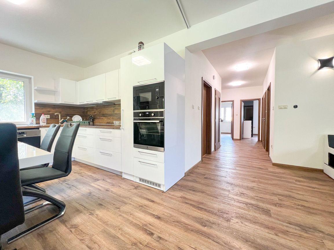 Prenájom | 6-izbový rodinný dom, Dolný Hričov 