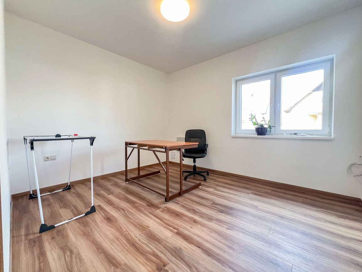 Prenájom | 6-izbový rodinný dom, Dolný Hričov 