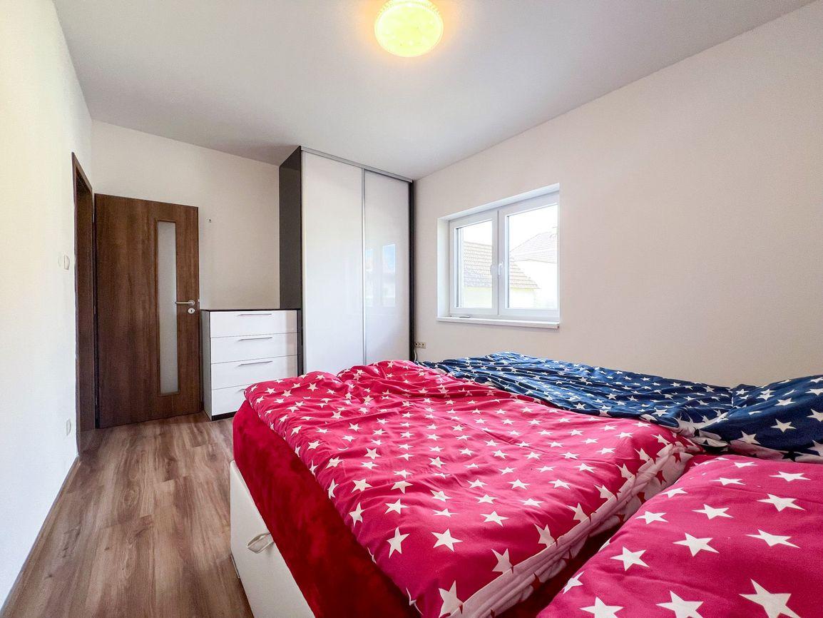 Prenájom | 6-izbový rodinný dom, Dolný Hričov 