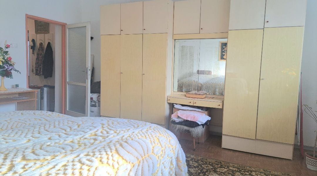 Dvojgeneračná stavba v malebnej obci Trstín