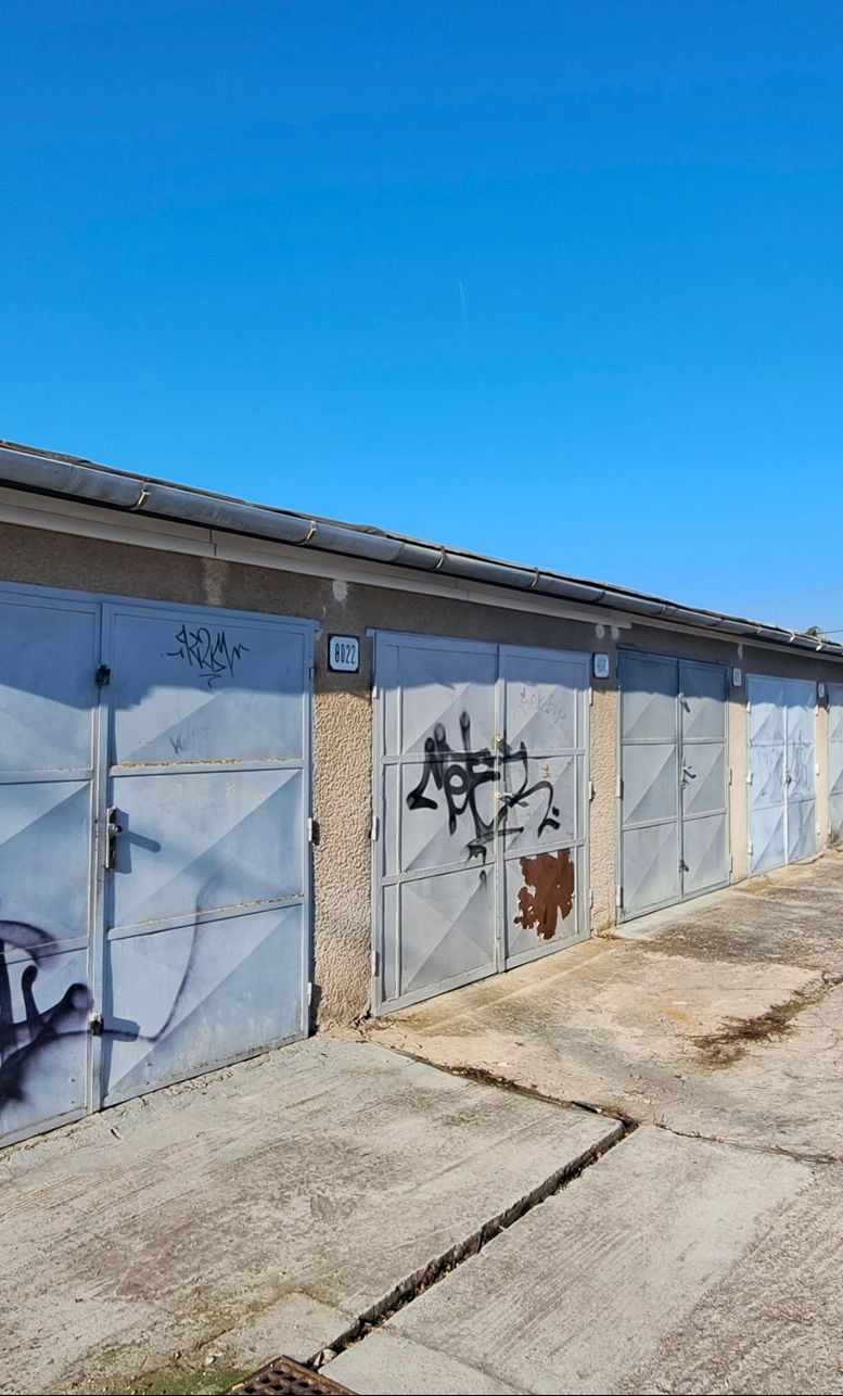 Na predaj priestranná garáž