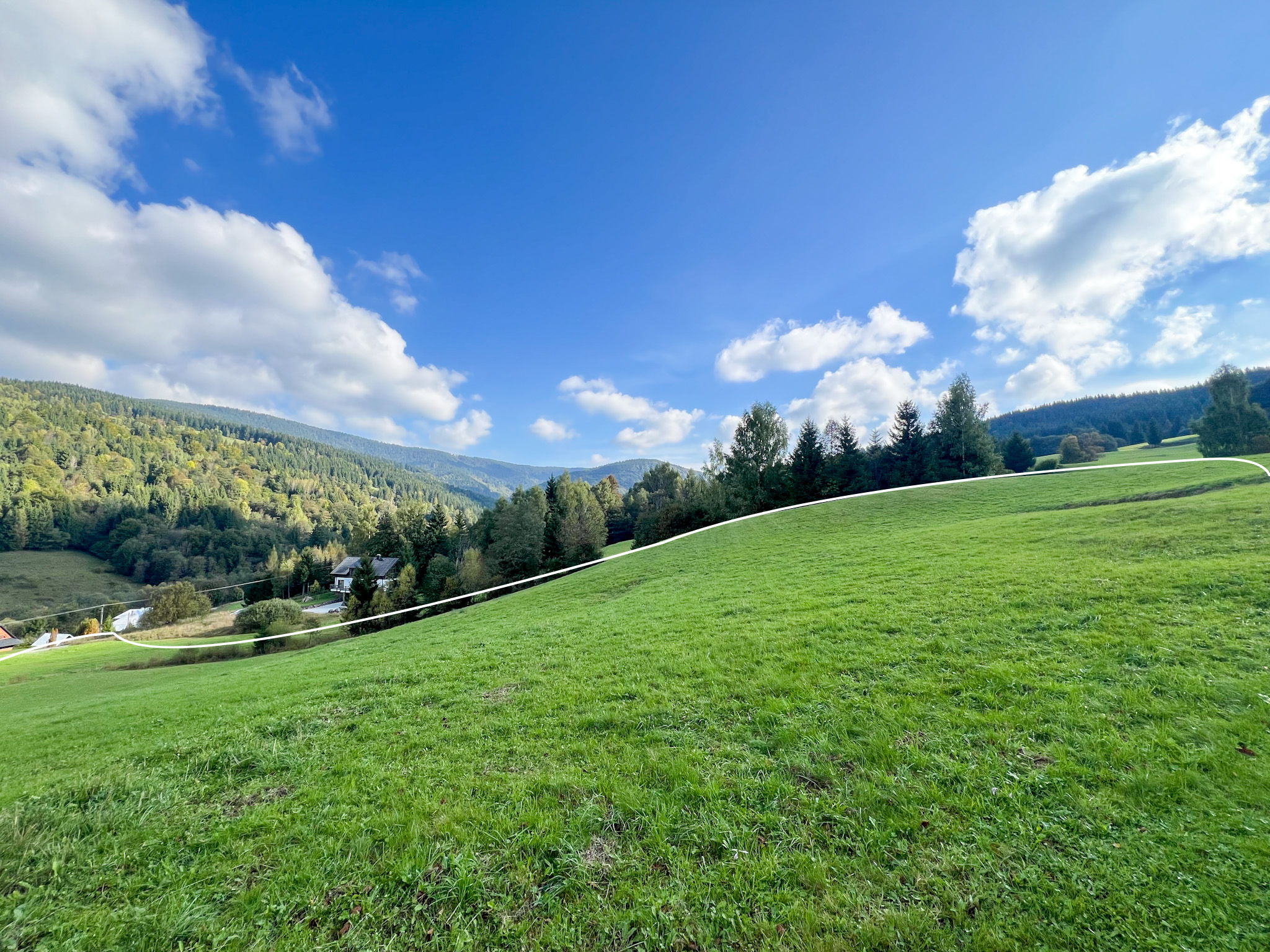 Predaj | Slnečný pozemok 4 912 m² – Zázrivá, Hotel Havrania