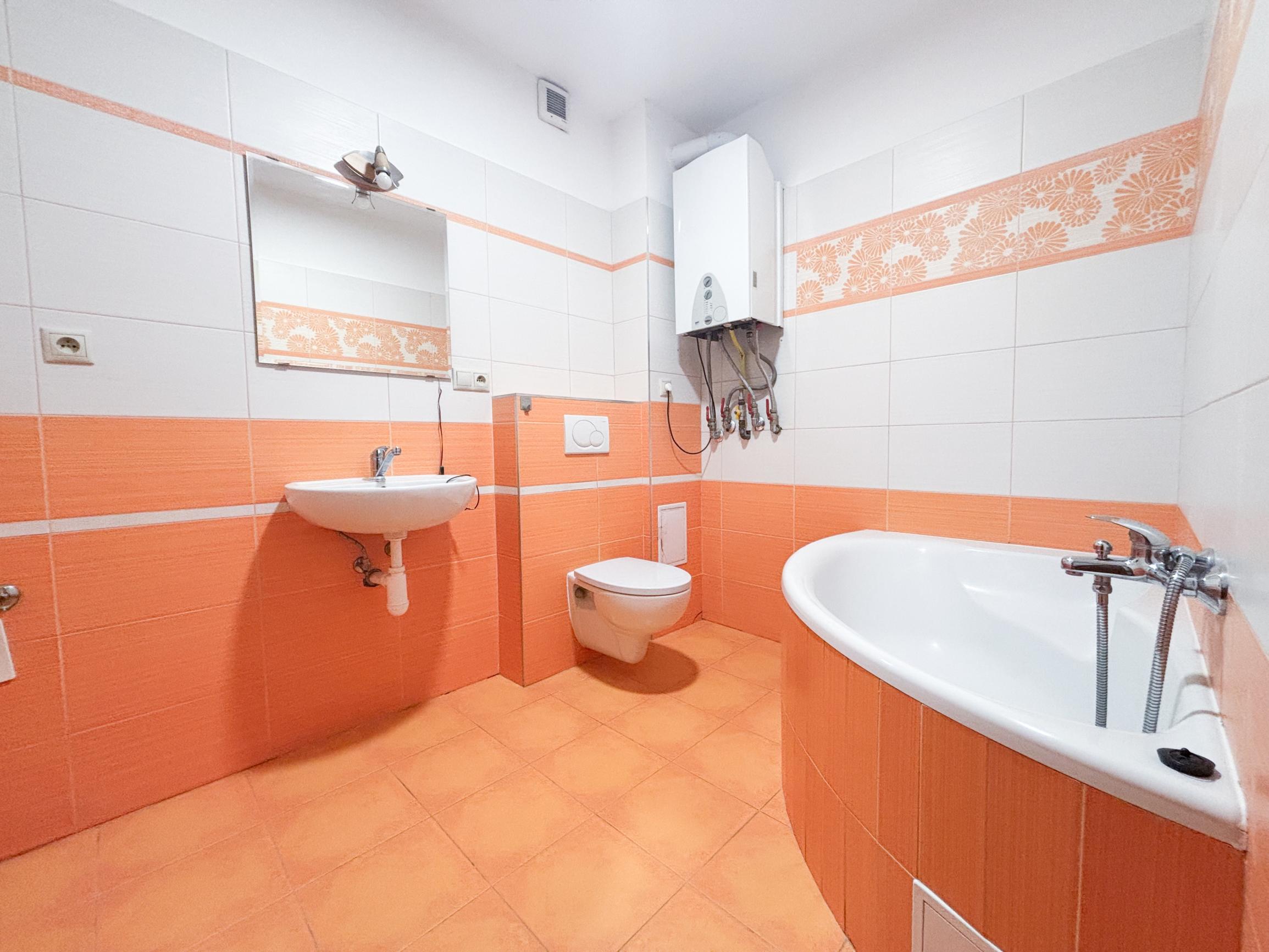 Prenájom | Priestranný 2-izbovy byt s parkovaním, KNM