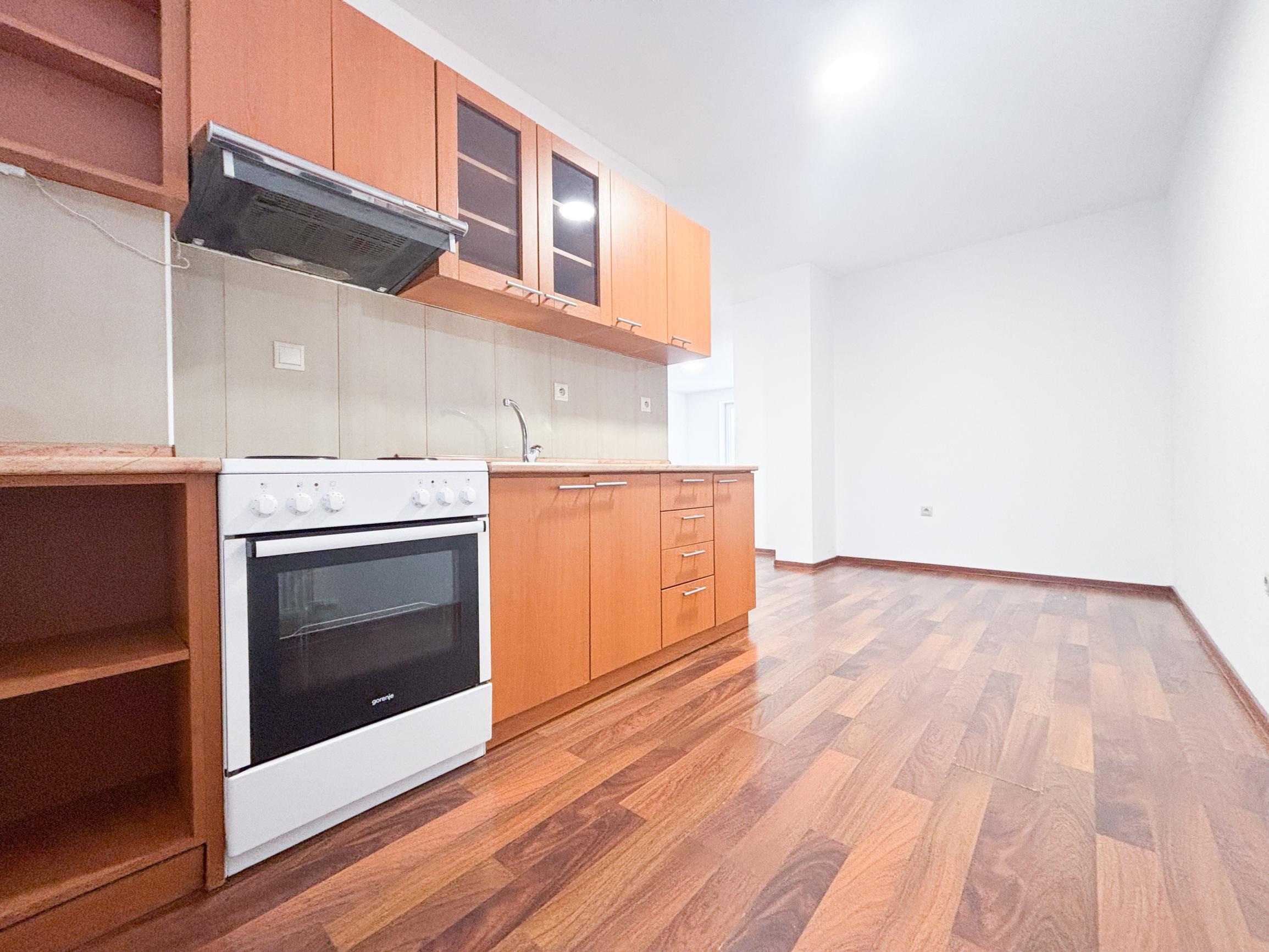 Prenájom | Priestranný 2-izbovy byt s parkovaním, KNM