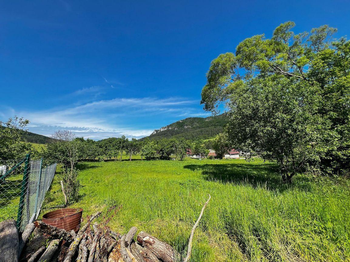 Predaj | Slnečný a rovinatý stavebný pozemok - Lietavská Svinná