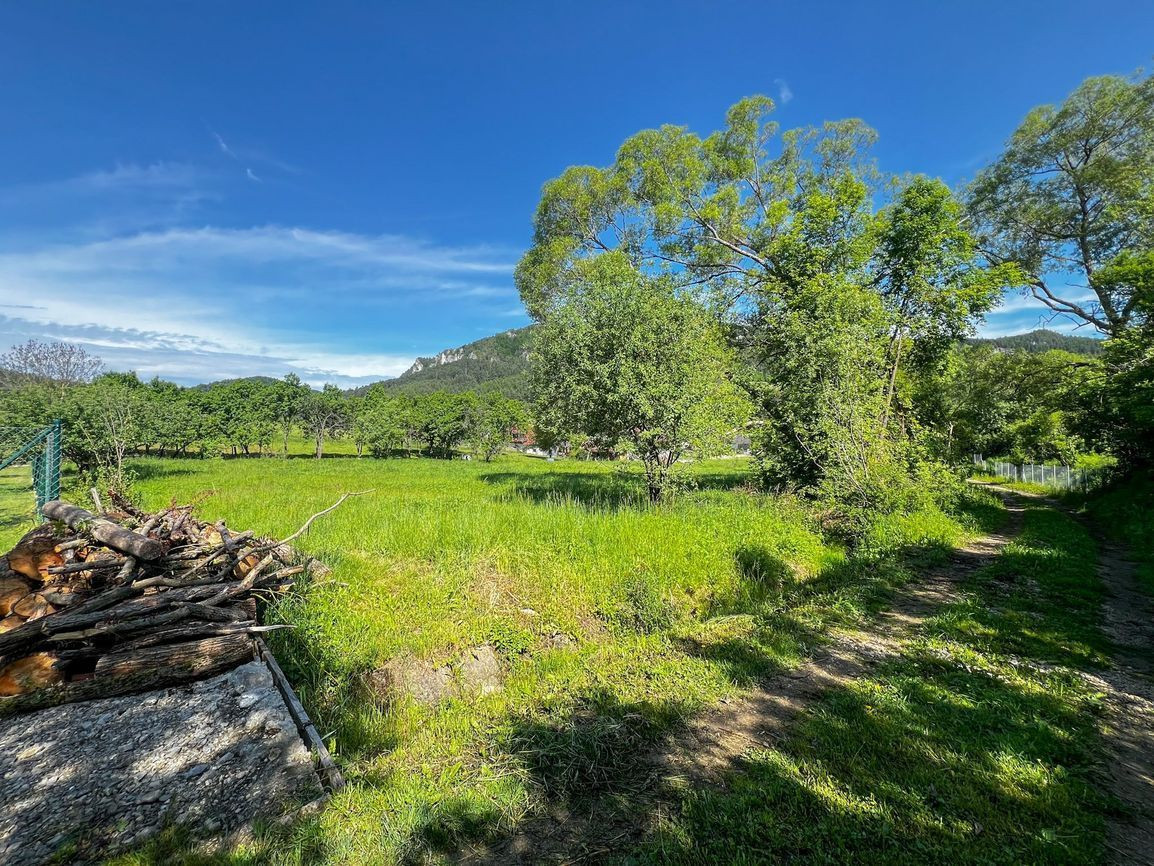 Predaj | Slnečný a rovinatý stavebný pozemok - Lietavská Svinná