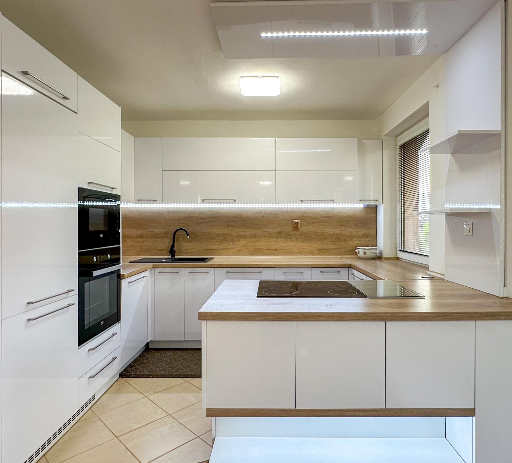 Predaj | Rodinný dom s terasou a záhradou, Čierne