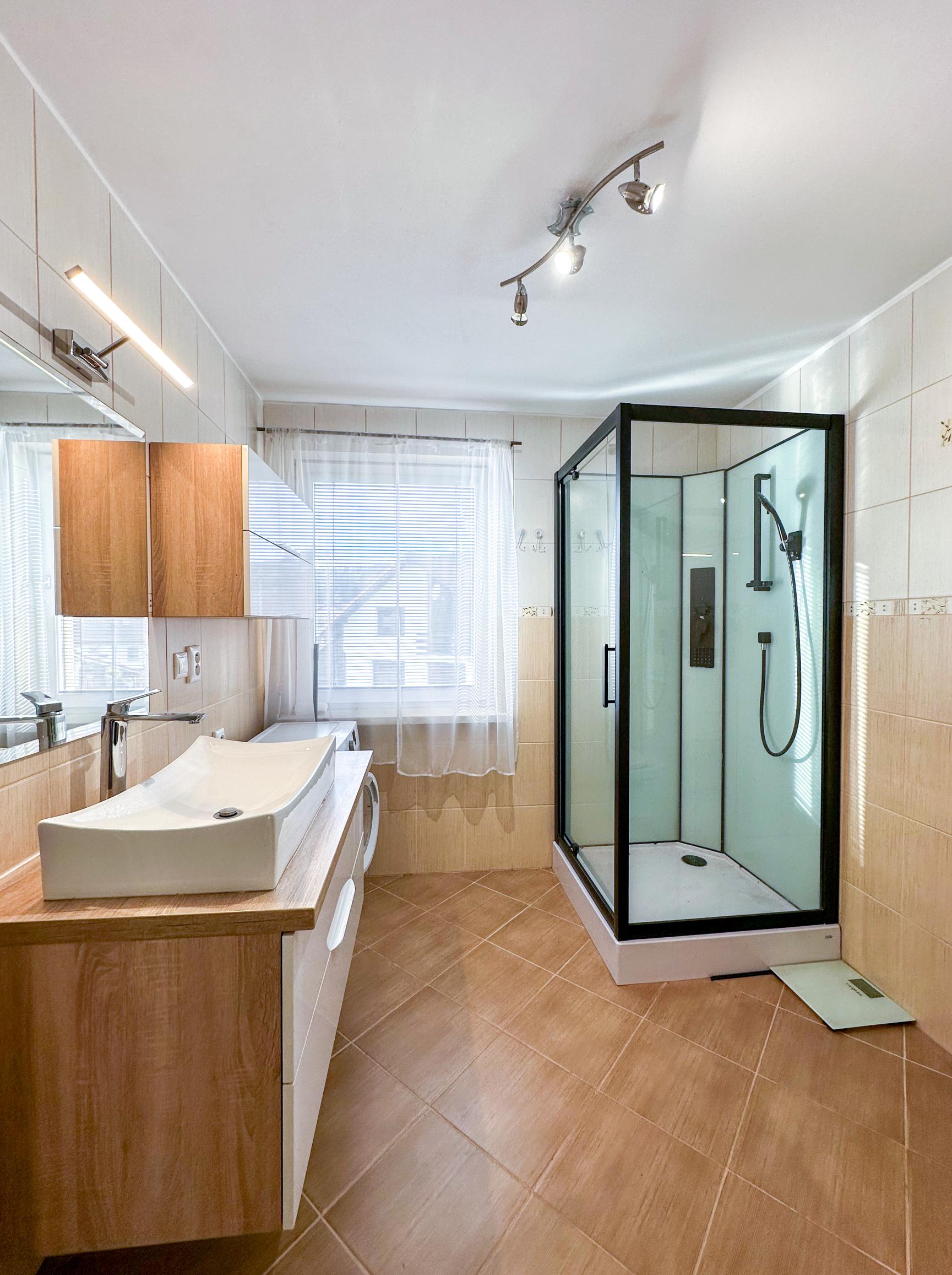 Predaj | Rodinný dom s terasou a záhradou, Čierne