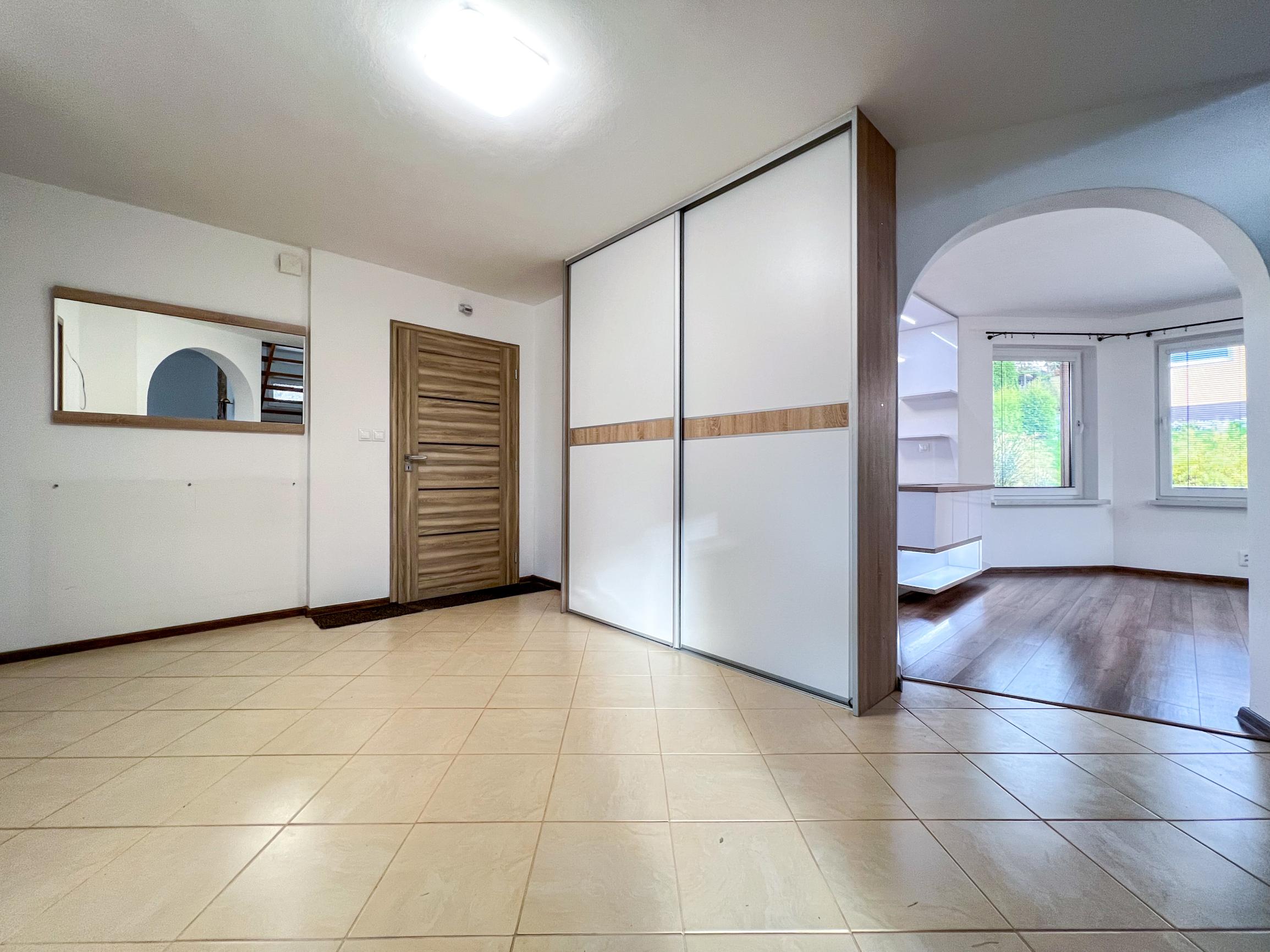 Predaj | Rodinný dom s terasou a záhradou, Čierne