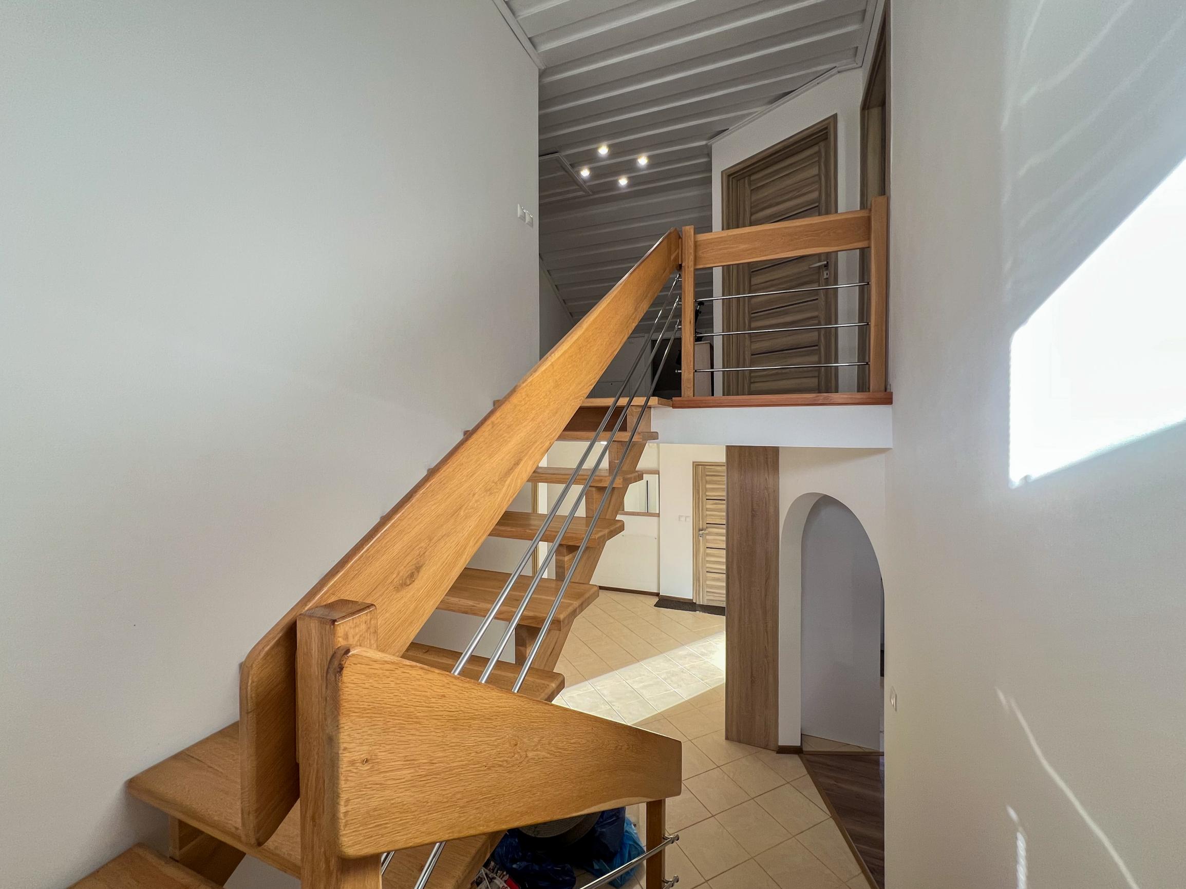 Predaj | Rodinný dom s terasou a záhradou, Čierne