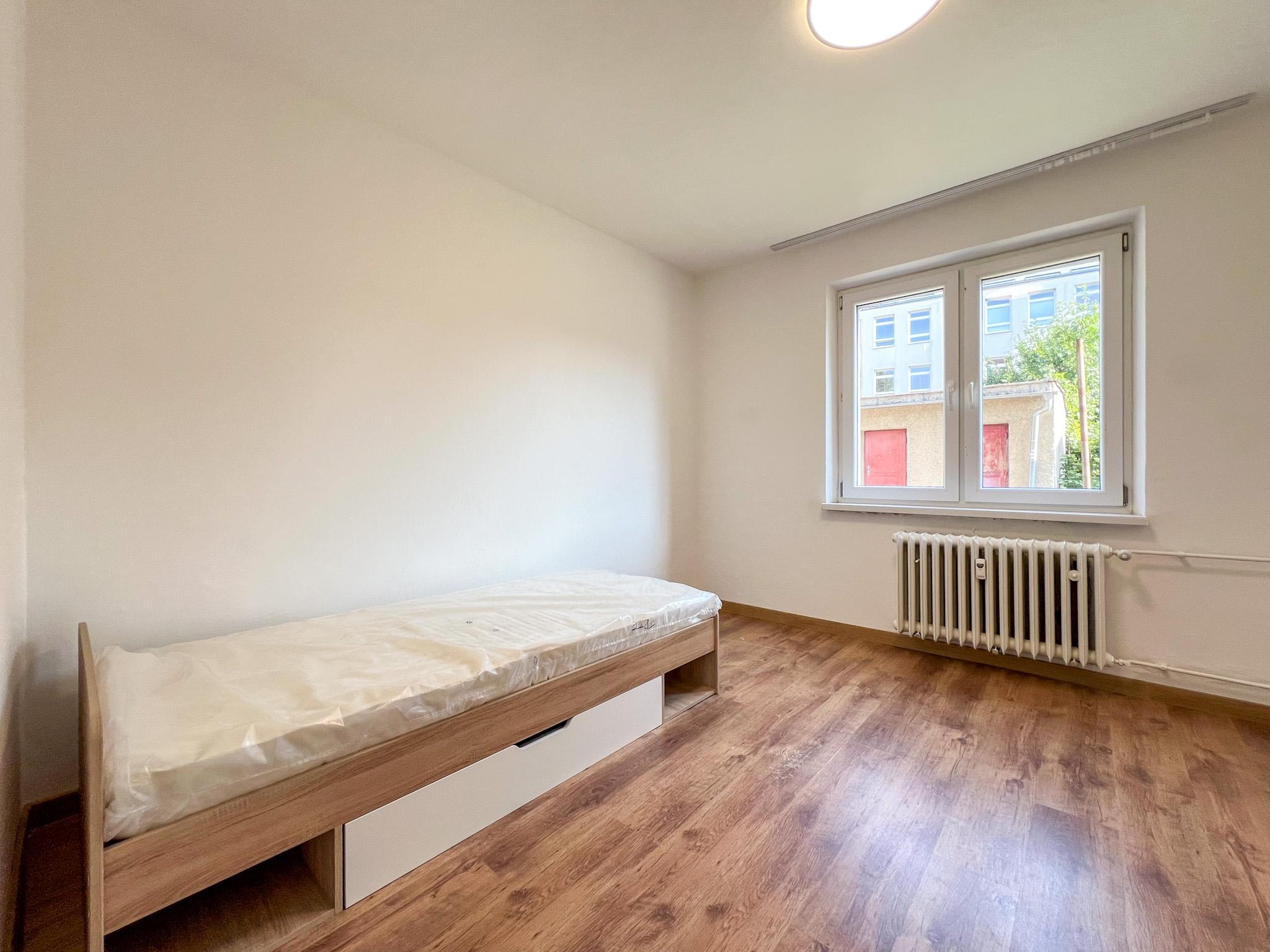 Prenájom | 3-izbový byt na prízemií v centre, KNM