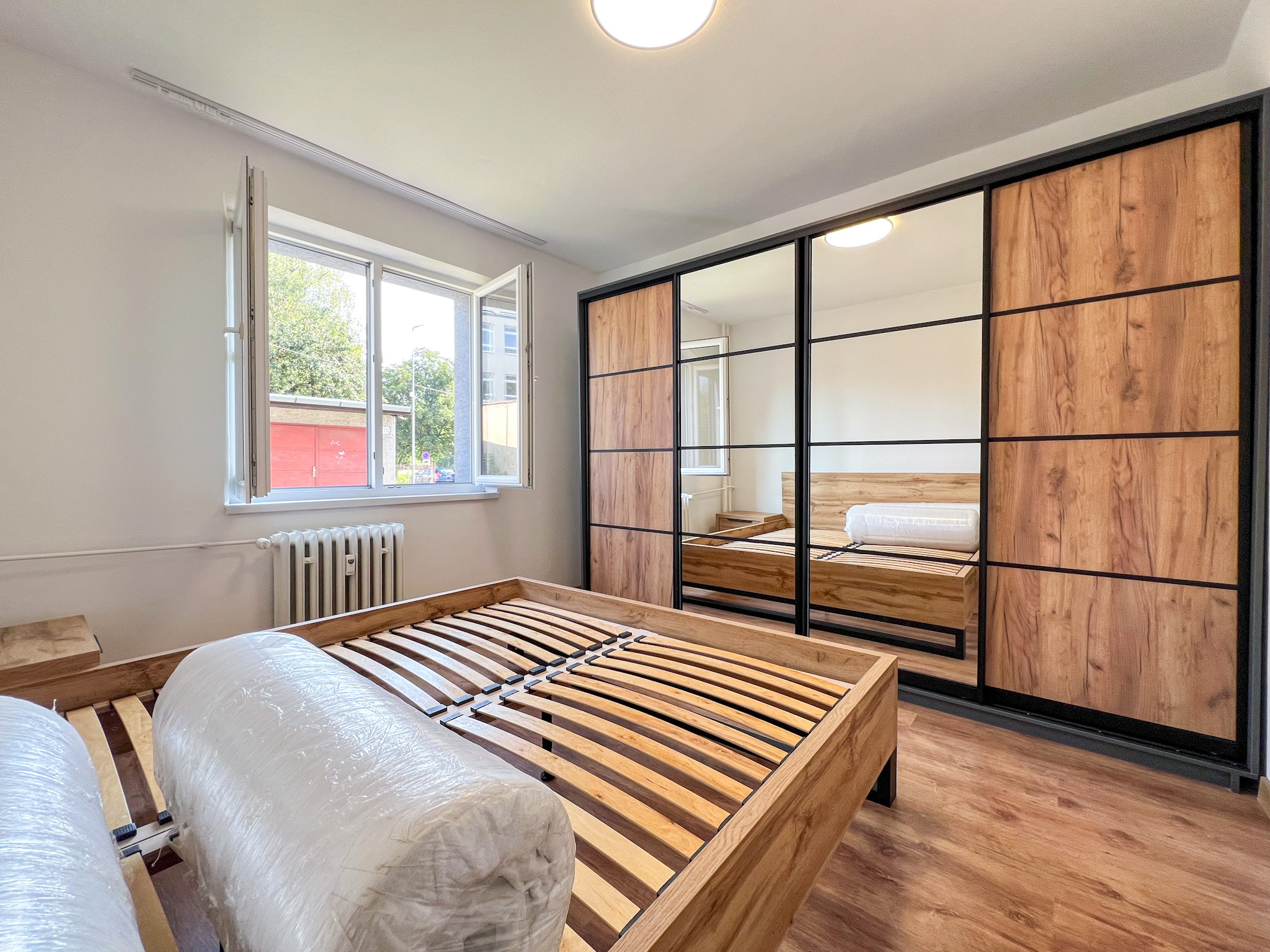 Prenájom | 3-izbový byt na prízemií v centre, KNM