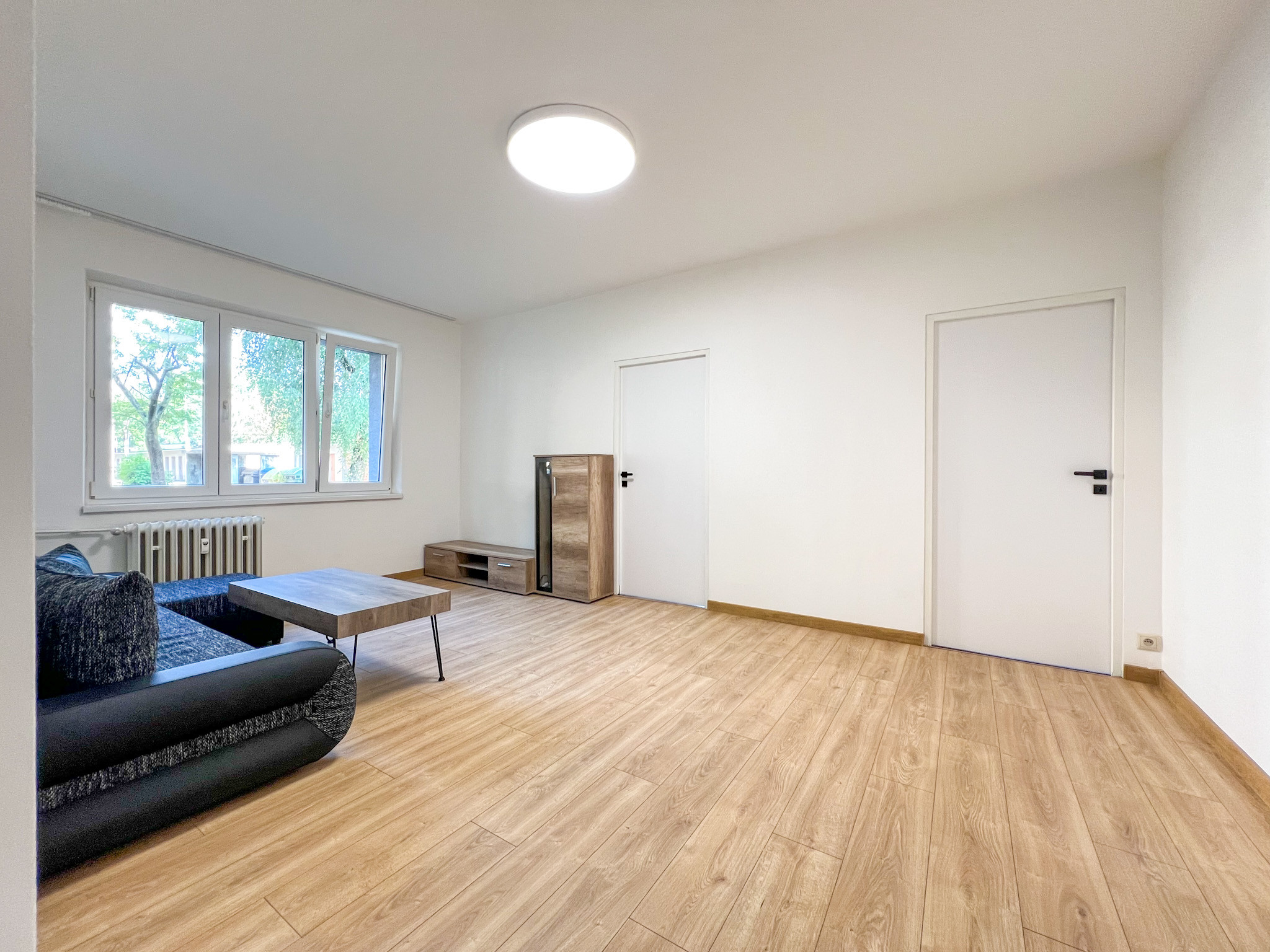 Prenájom | 3-izbový byt na prízemií v centre, KNM