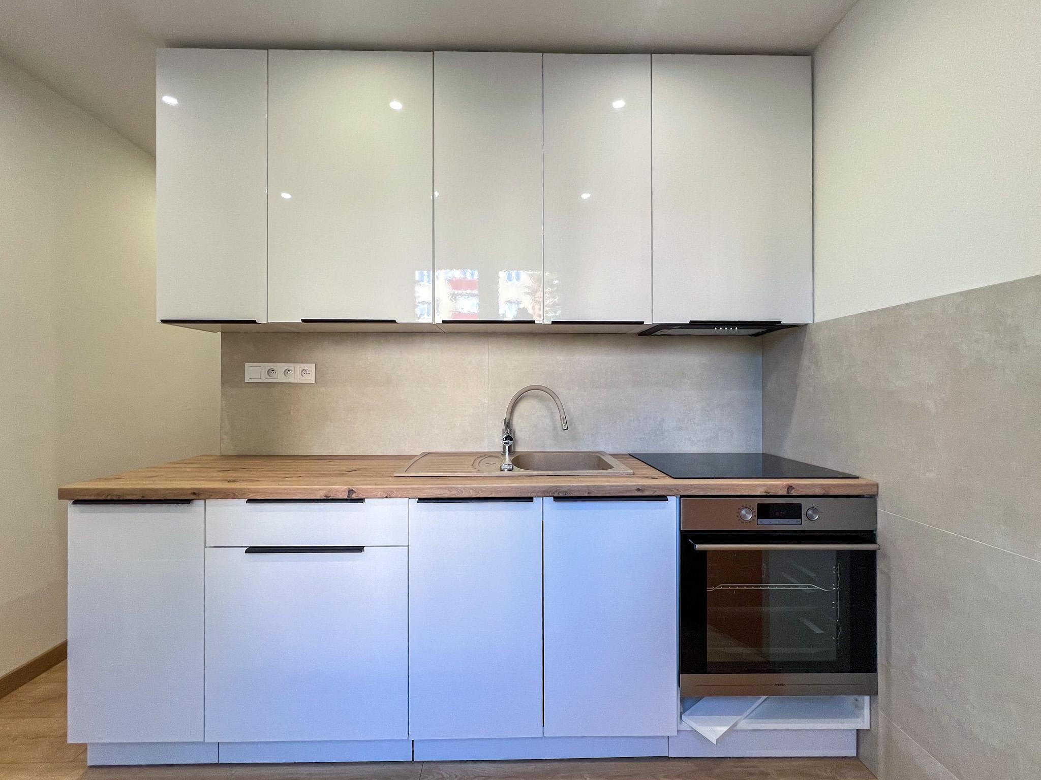 Prenájom | 3-izbový byt na prízemií v centre, KNM