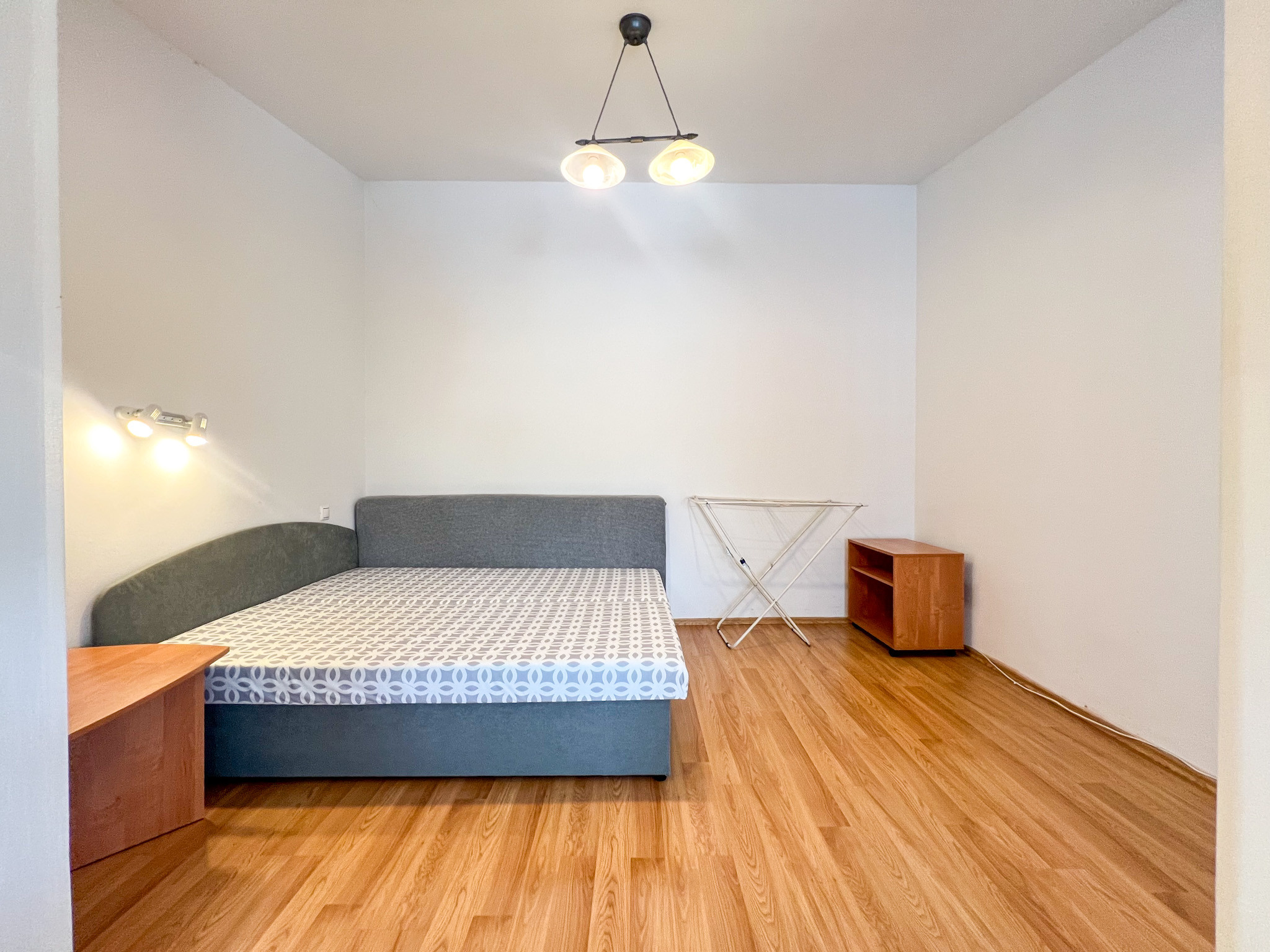 Prenájom | 1,5 izbový byt s parkovaním, Čadca - centrum