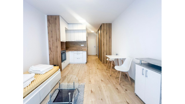 Prenájom | Moderná garsónka so zariadením a balkónom, KNM