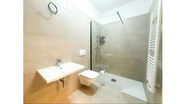 Prenájom | Moderná garsónka so zariadením a balkónom, KNM