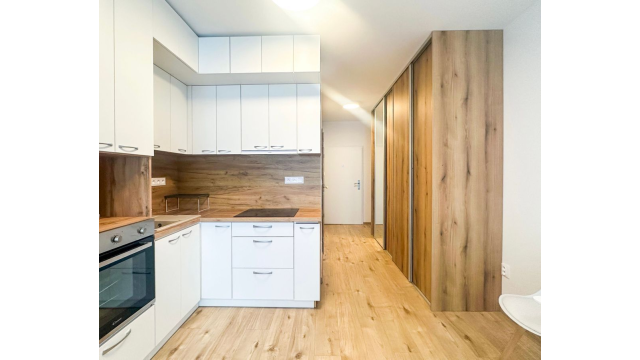 Prenájom | Moderná garsónka so zariadením a balkónom, KNM