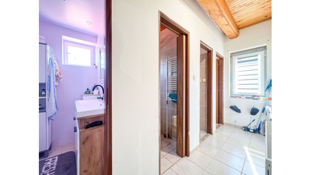 Predaj | Viac-izbový rodinný dom s nadstavbou, Bystrička