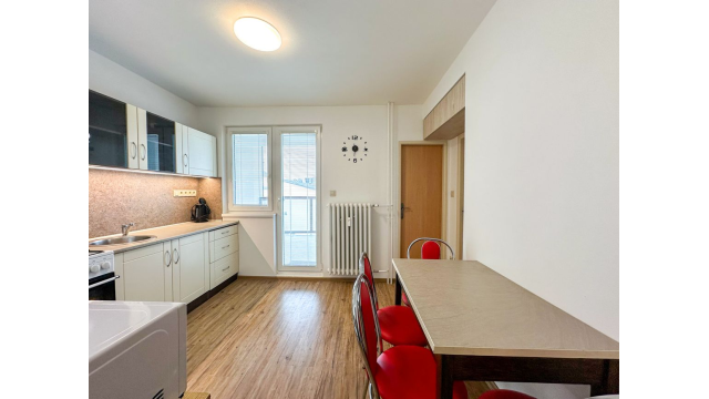 Prenájom | 2-izbový byt po rekonštrukcii s balkónom, Martin - Priekopa