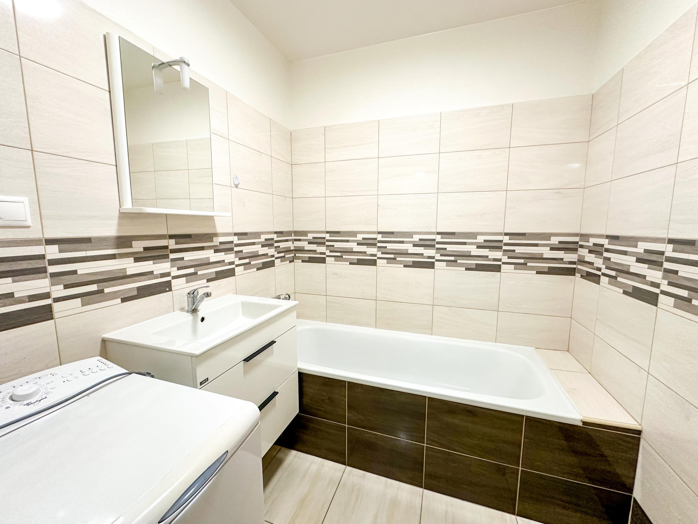 Prenájom | 2-izbový byt po rekonštrukcii v Bytči, Bottova