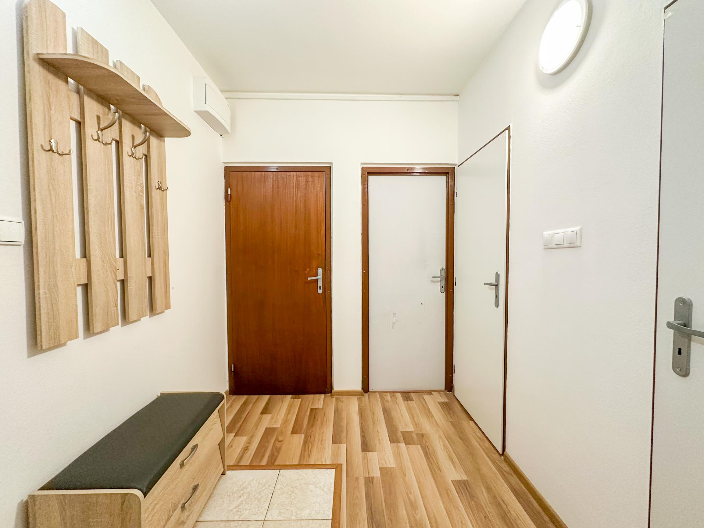 Prenájom | 2-izbový byt po rekonštrukcii v Bytči, Bottova