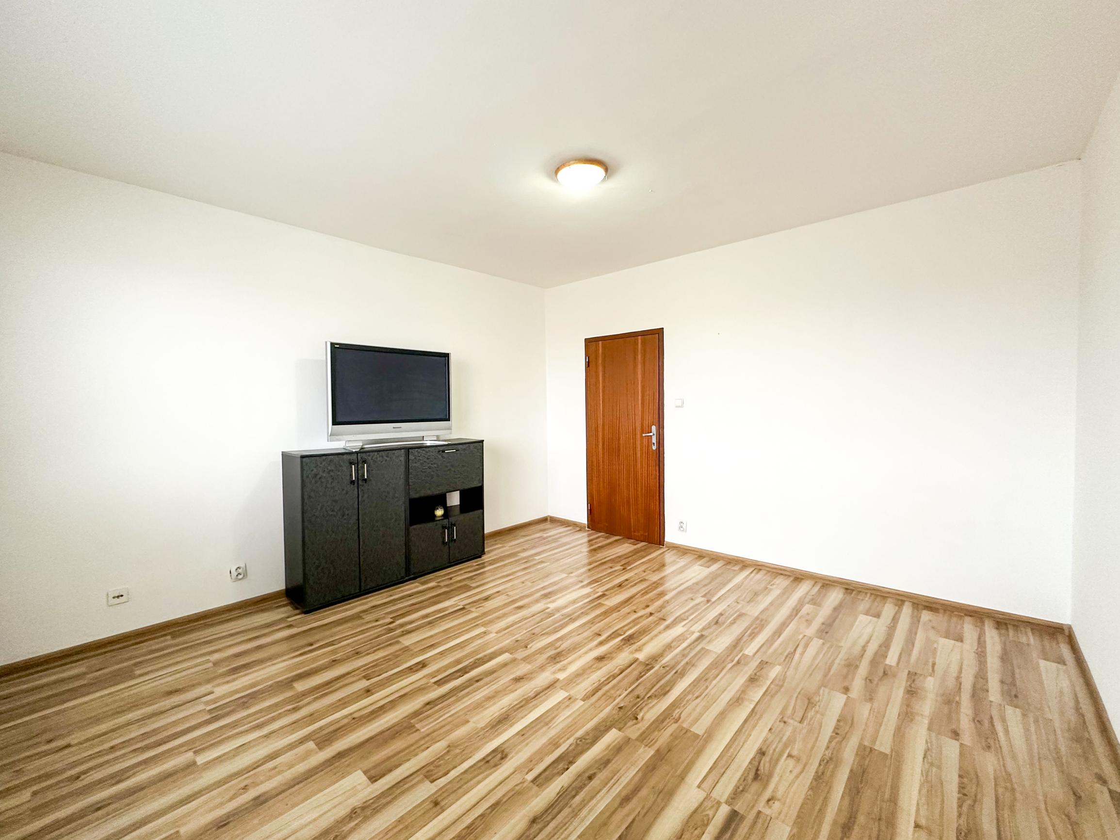 Prenájom | 2-izbový byt po rekonštrukcii v Bytči, Bottova