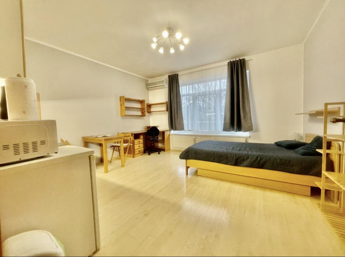 Garsónka s výhľadom na Draždiak – Antolská 4