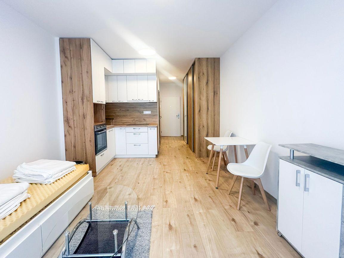 Prenájom | Moderná garsónka so zariadením a balkónom, KNM