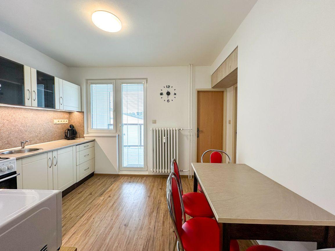 Prenájom | 2-izbový byt po rekonštrukcii s balkónom, Martin - Priekopa