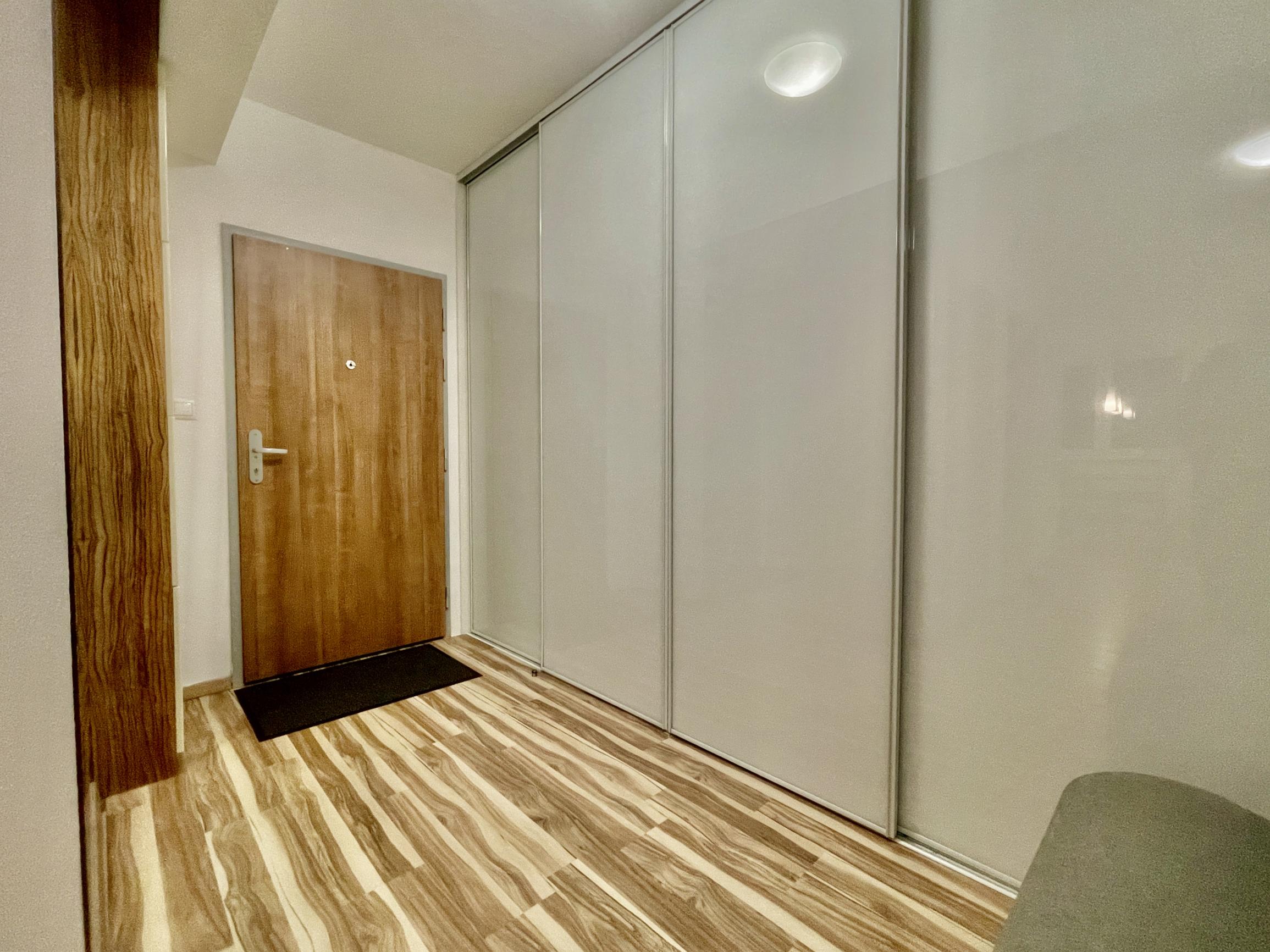 Priestranný 2i byt s parkovaním na prenájom – Kadnárova