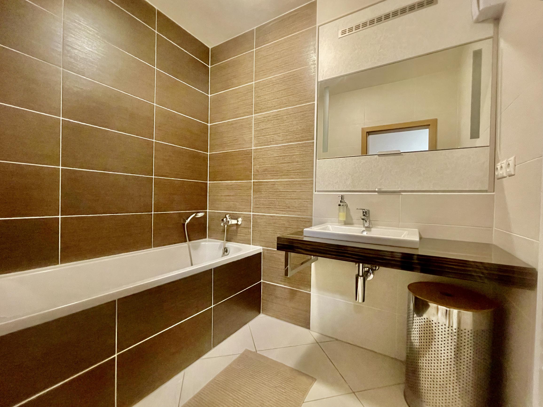 Priestranný 2i byt s parkovaním na prenájom – Kadnárova