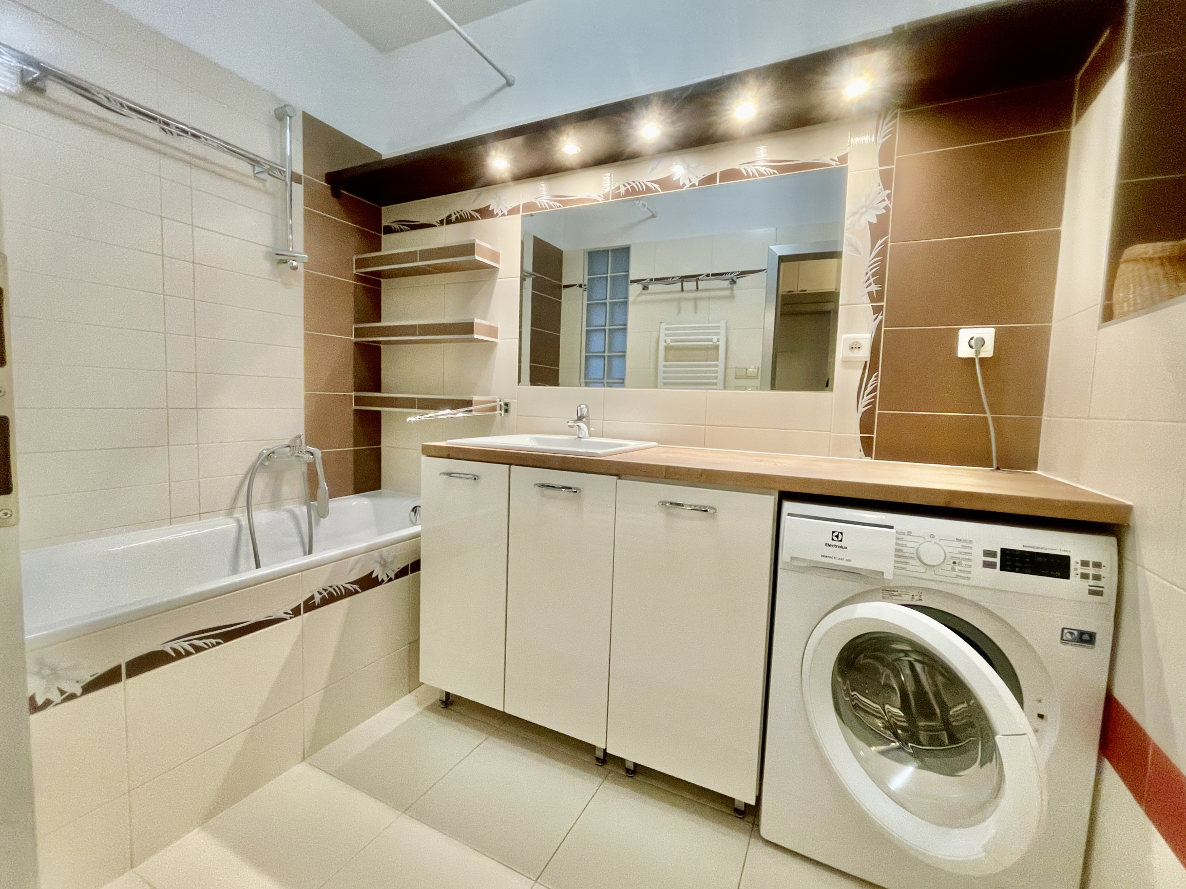 2i byt pri Parku A. Hlinku s loggiou a garážovým státím