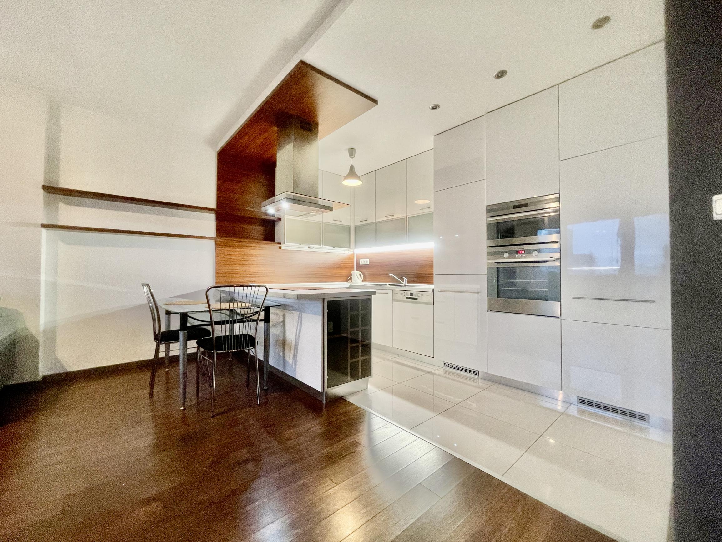 2i byt pri Parku A. Hlinku s loggiou a garážovým státím