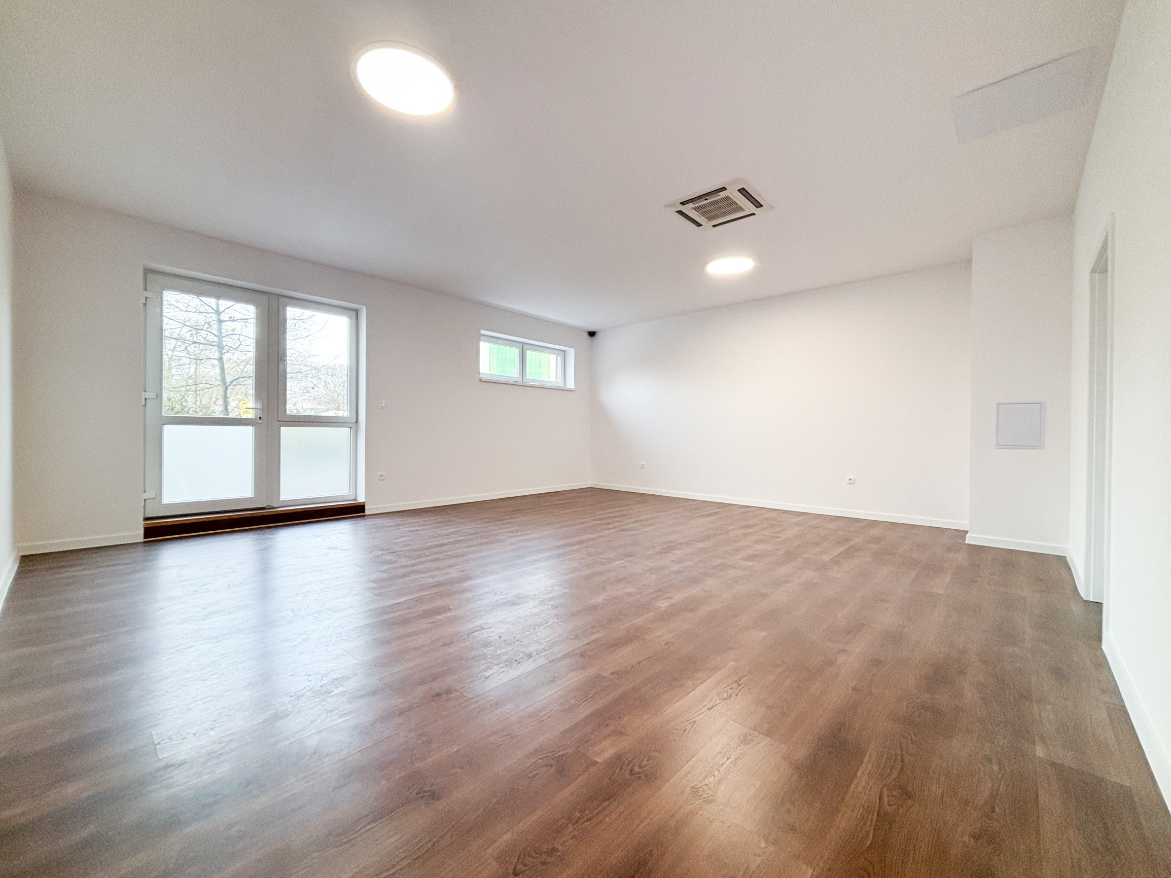 Prenájom | Obchodné priestory 40 m², Vlčince