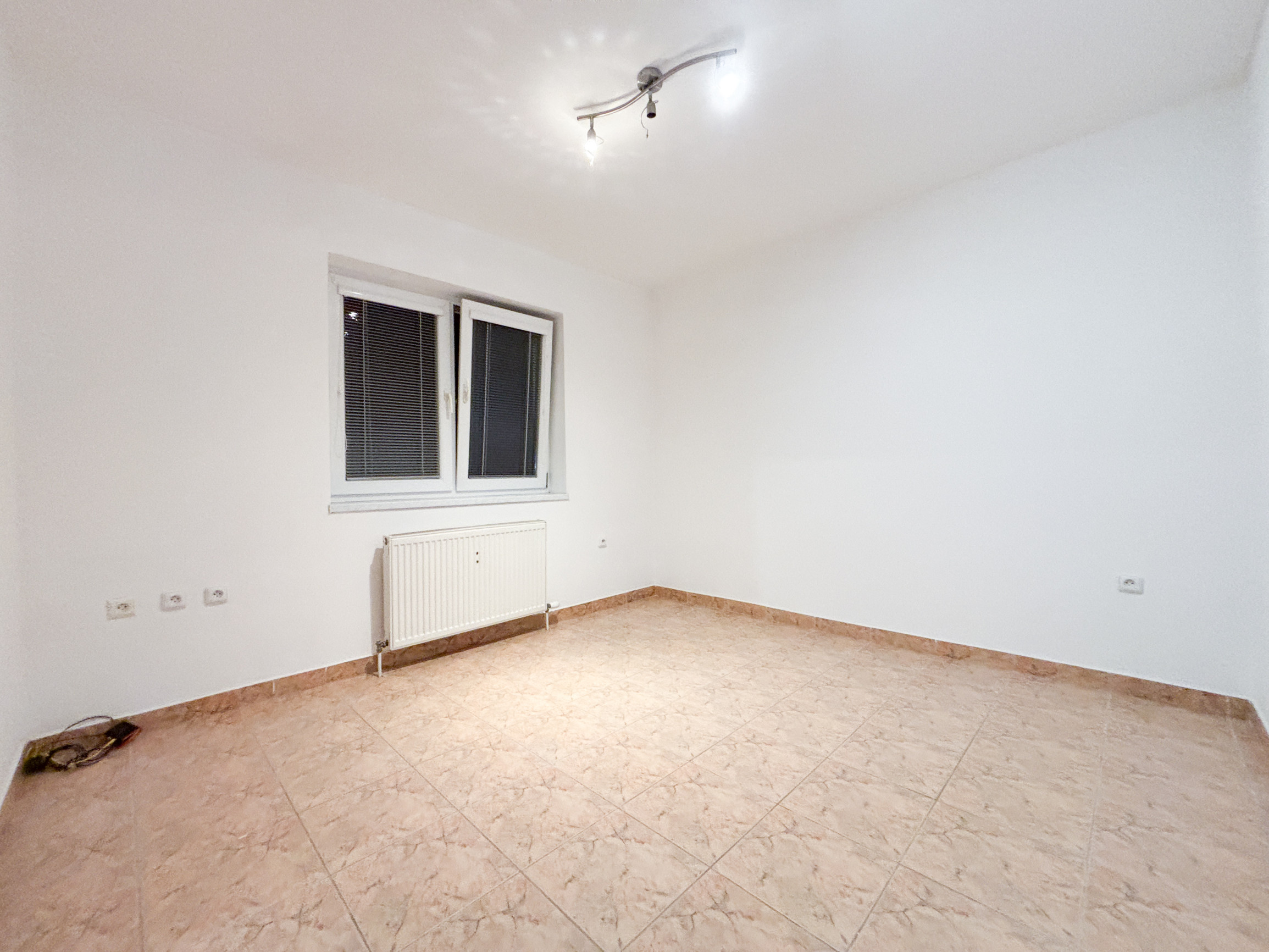 Prenájom | 2-izbovy byt s parkovaním, KNM