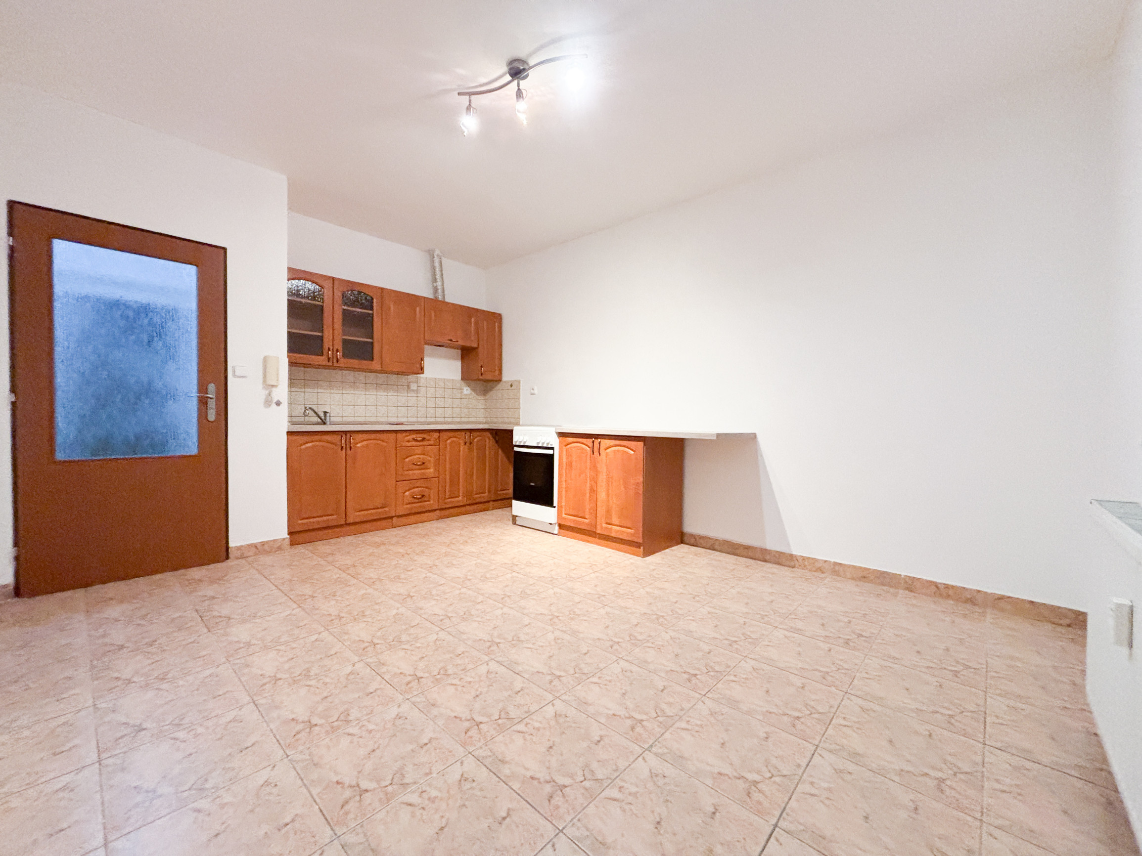 Prenájom | 2-izbovy byt s parkovaním, KNM