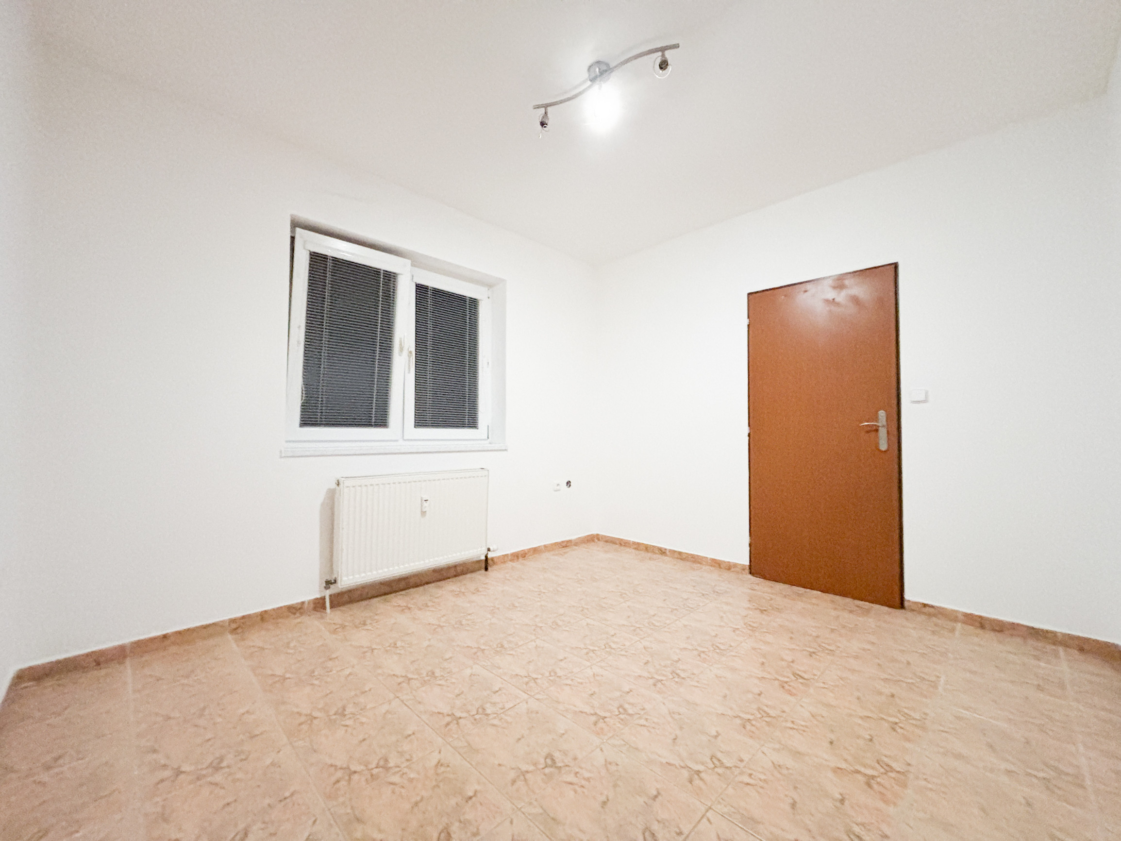 Prenájom | 2-izbovy byt s parkovaním, KNM