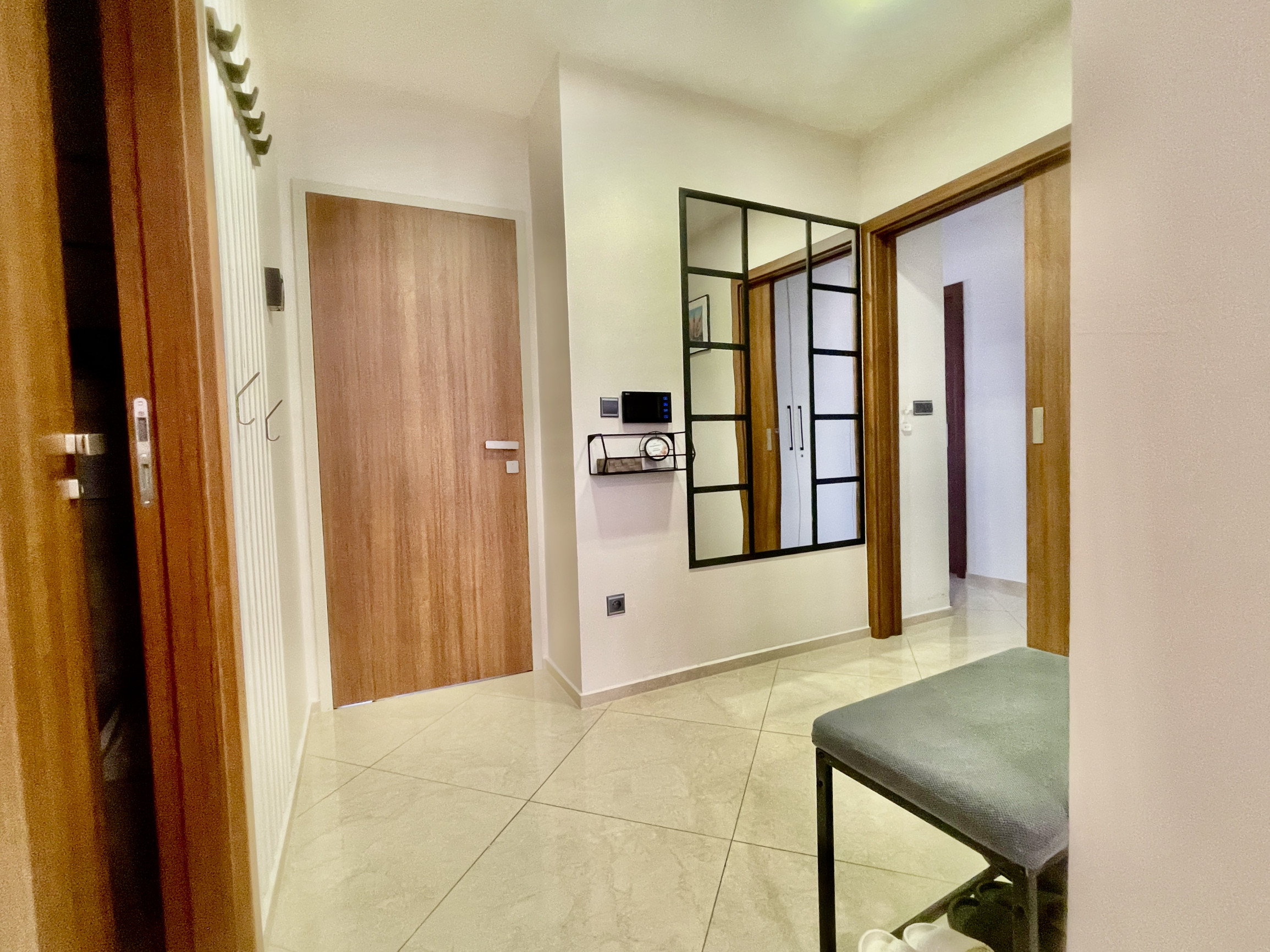 Prémiový 2-izbový byt na 2. poschodí s balkónom v centre BA