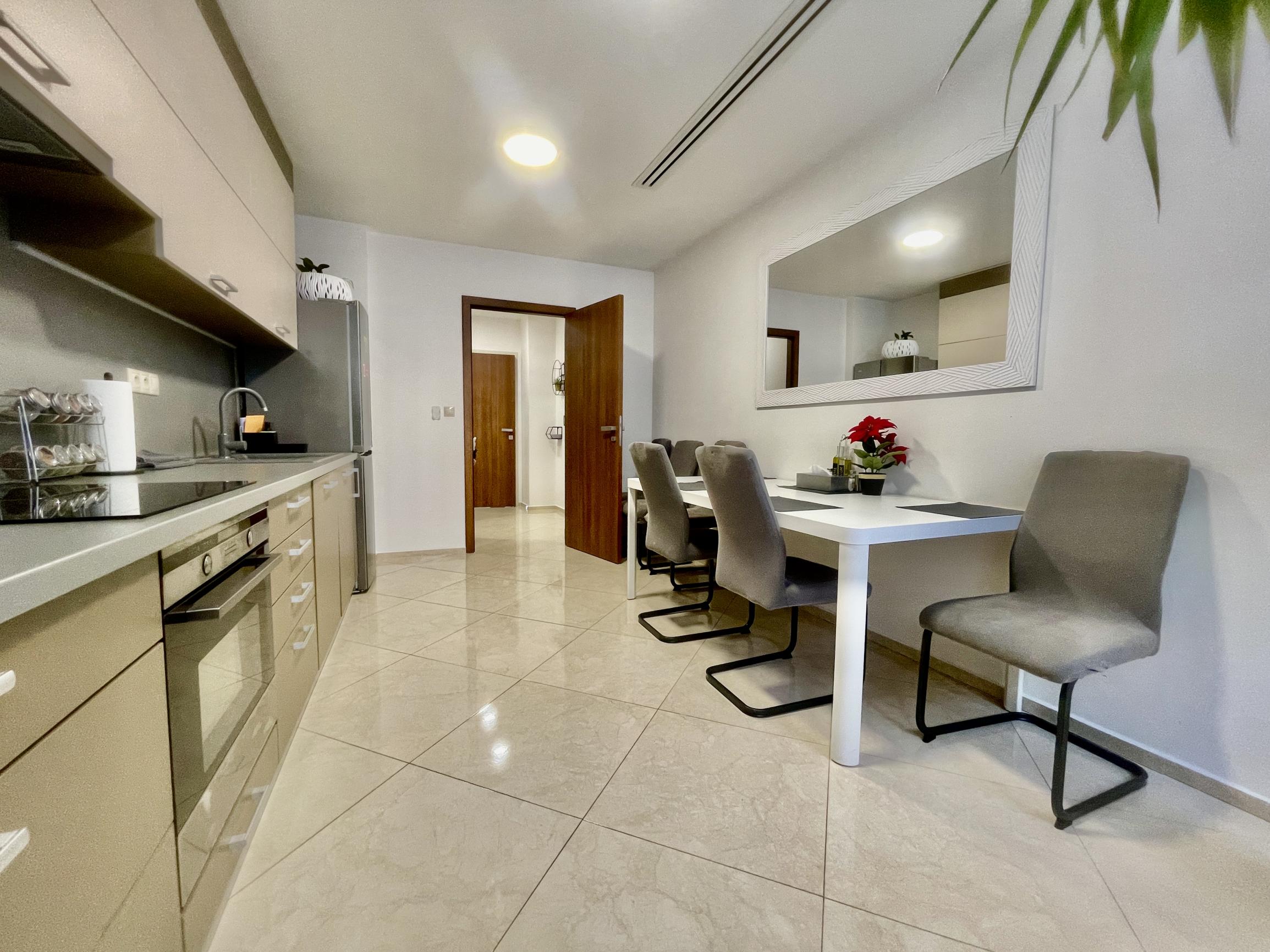 Prémiový 2-izbový byt na 3. poschodí s balkónom v centre BA