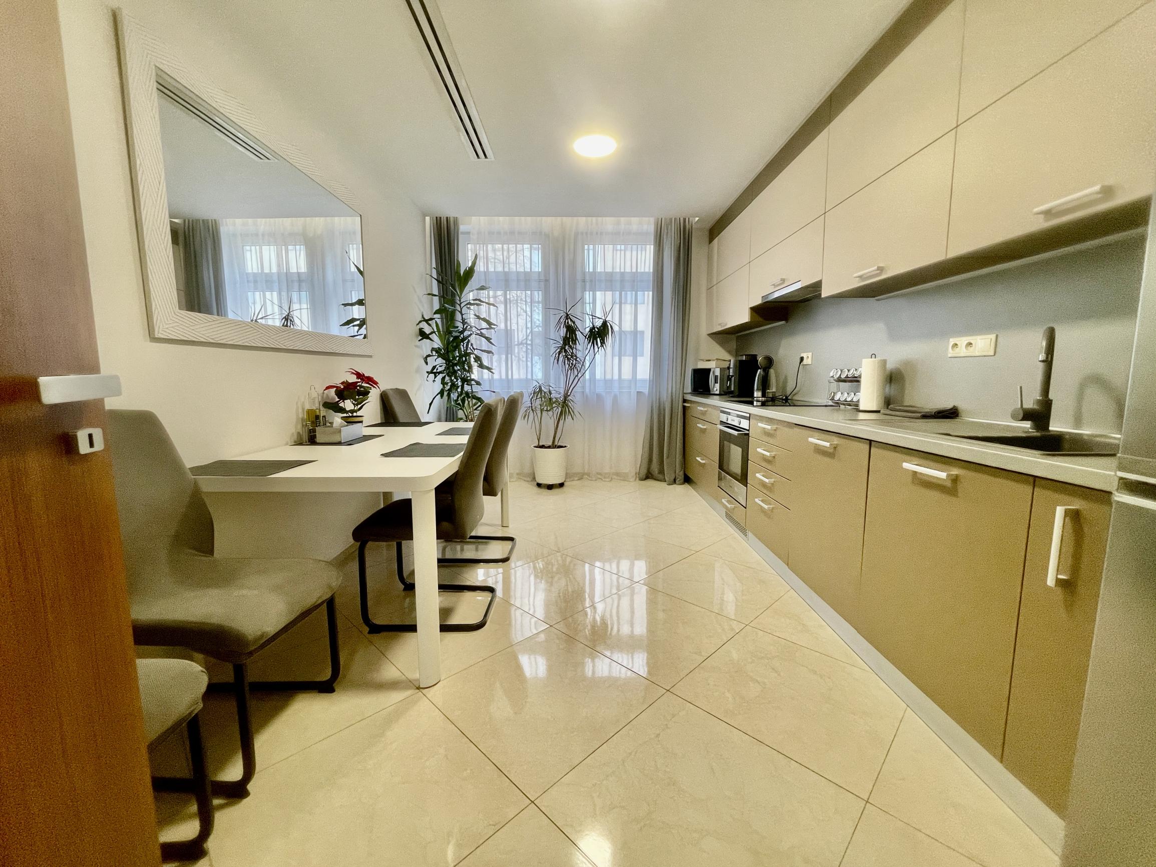 Prémiový 2-izbový byt na 3. poschodí s balkónom v centre BA