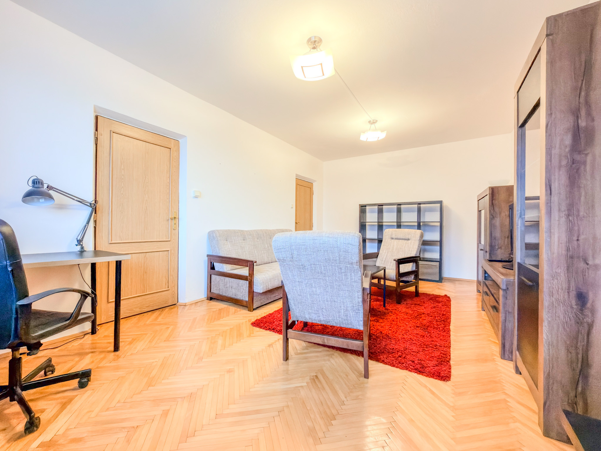 Predaj | Priestranný 2-izbový byt s parketami, Hlinská