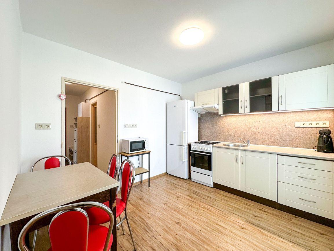 Prenájom | 2-izbový byt po rekonštrukcii s balkónom, Martin - Priekopa