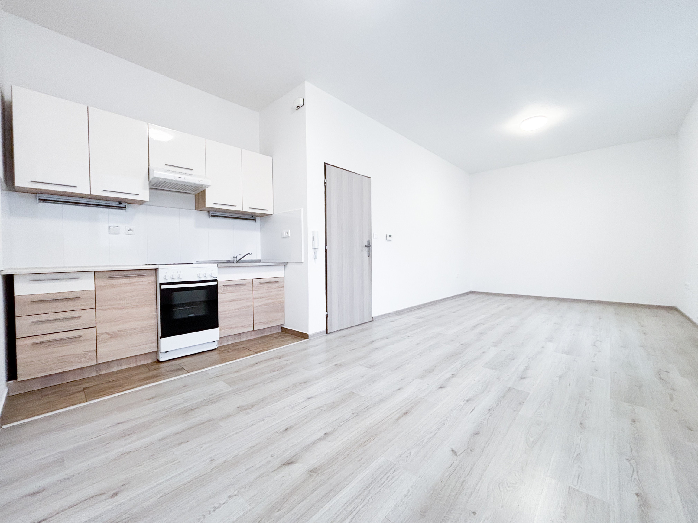 Prenájom | 2-izbovy byt s parkovaním, KNM